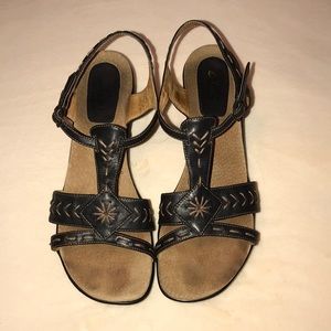 BORN WOMEN’S SANDALS